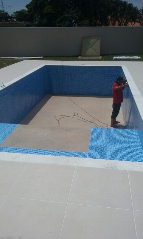 Construção de Piscina com Prainha Juquitiba - Construção de Piscina Azulejo