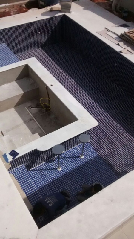 Onde Encontro Construção de Piscina Azulejo Juquitiba - Construção de Piscina de Alvenaria