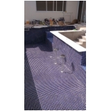 construção de piscina azulejo